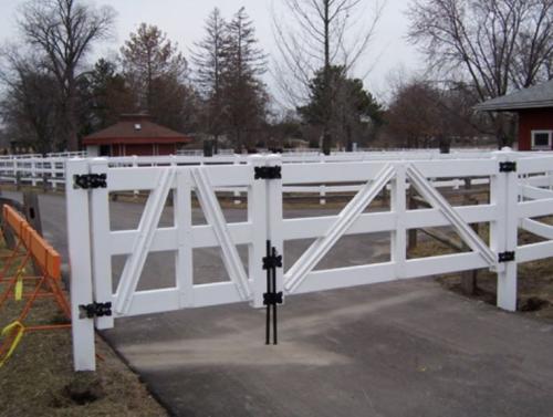 3-Rail Vinyl Gate