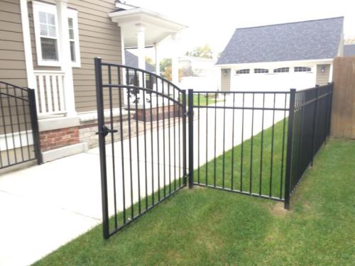 Black Picket 3-Rail Flush Top and Bottom With Curve Top Driveway Gate