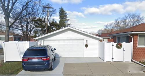 Bufftech 6' High White Lexington Style Vinyl Privacy Fence With Pedestrian Gate
