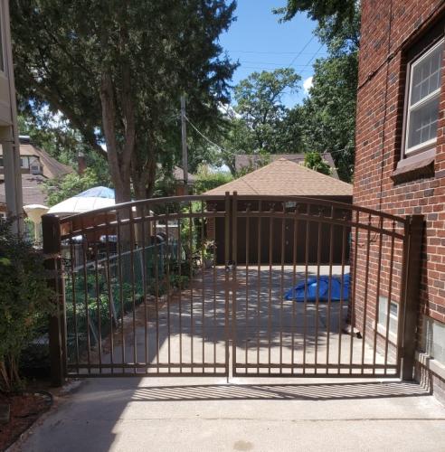 Elite Bronze EFF-25 With Optional Finial Aluminum Picket Curve Top Gate