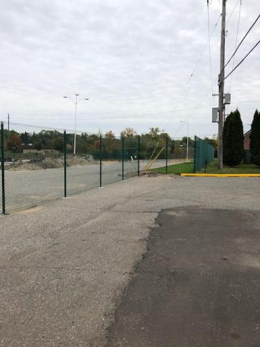 Green Vinyl Chain Link Fence With Top and Bottom Tension Wire 2