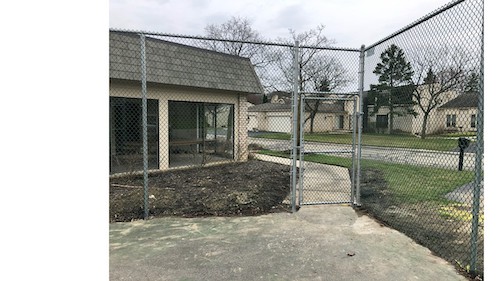 Green Vinyl Commercial Chain Link Tennis Court Fence With Pedestrian Swing Gate